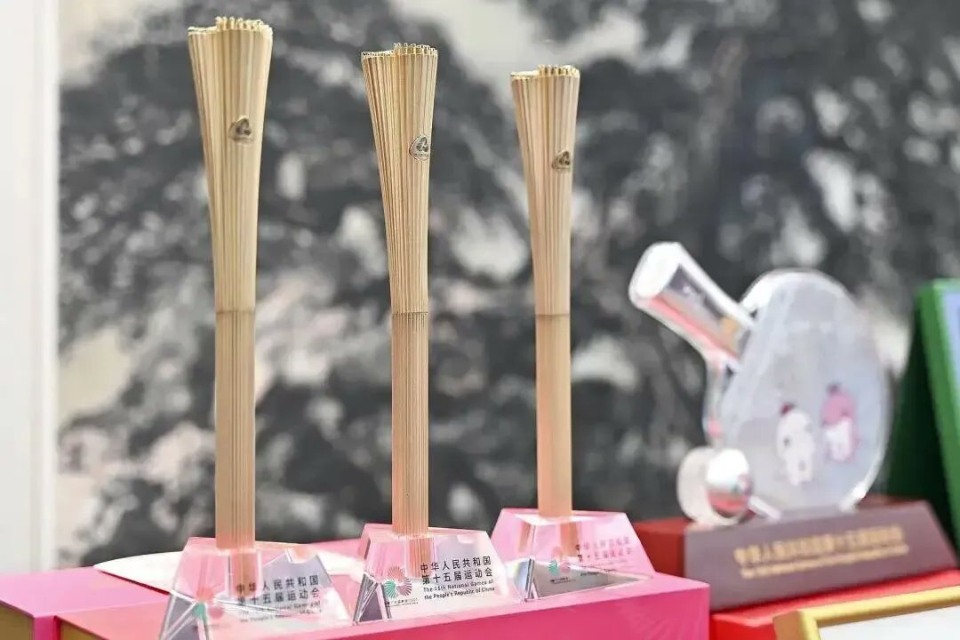 szdaily1's tweet image. The #torchrelay for the #15thNationalGames illuminated #Shenzhen’s status as a tech hub yesterday morning through the incorporation of a #humanoidrobot torchbearer and an aerial helicopter leg, blending the event’s symbolism with the city’s drive for #innovation.

The Shenzhen…