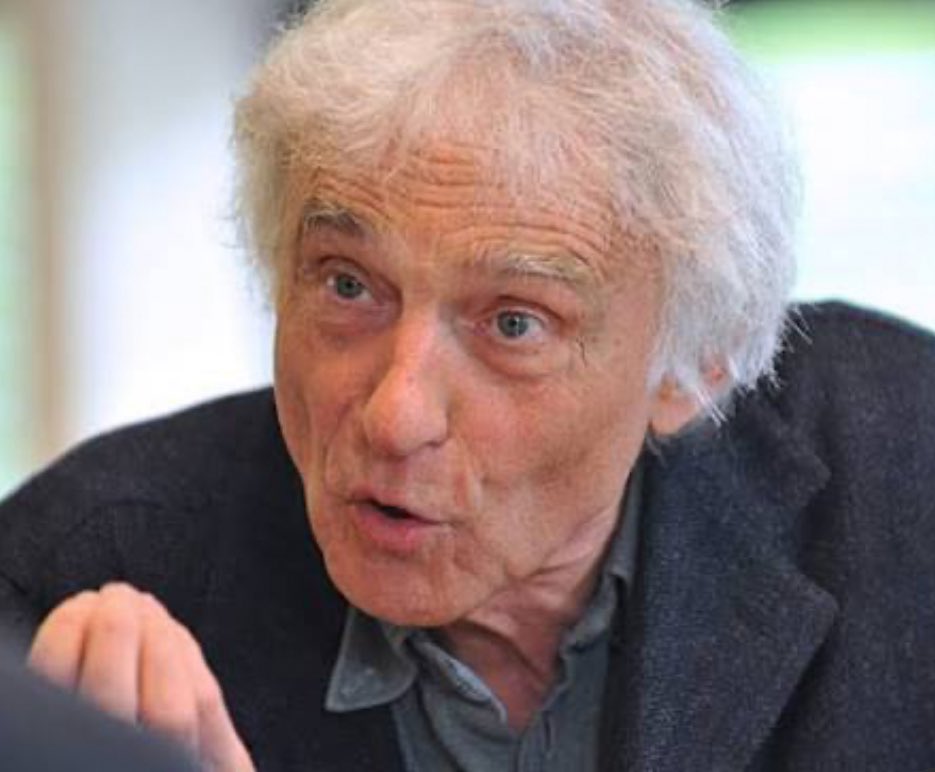 Ha muerto Armando Mattelart 
Armand Mattelart (1936 – 2025) 
Pensar la comunicación como política del mundo
En la madrugada del viernes 31 de octubre, en París, se despidió uno de los intelectuales más influyentes del campo de la comunicación contemporánea: Armand Mattelart.