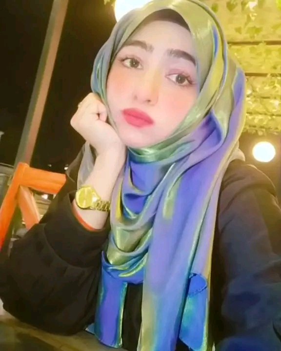 *📚 الفاظ کا خزانہ 💎*

*زندگی ميں کوئی خوشی، کوئی رشتہ، کوئی جذبہ کبھی مستقل نہيں ہوتا، ان کے پاؤں ہوتے ہیں، چھوٹے چھوٹے پاؤں… ہمارا سلوک اور رويہ ديکھ کے کبھی يہ بھاگ کر قريب آ جاتے ہیں اور کبھی آہستہ آہستہ دور چلے جاتے ہیں🍂🌼.*