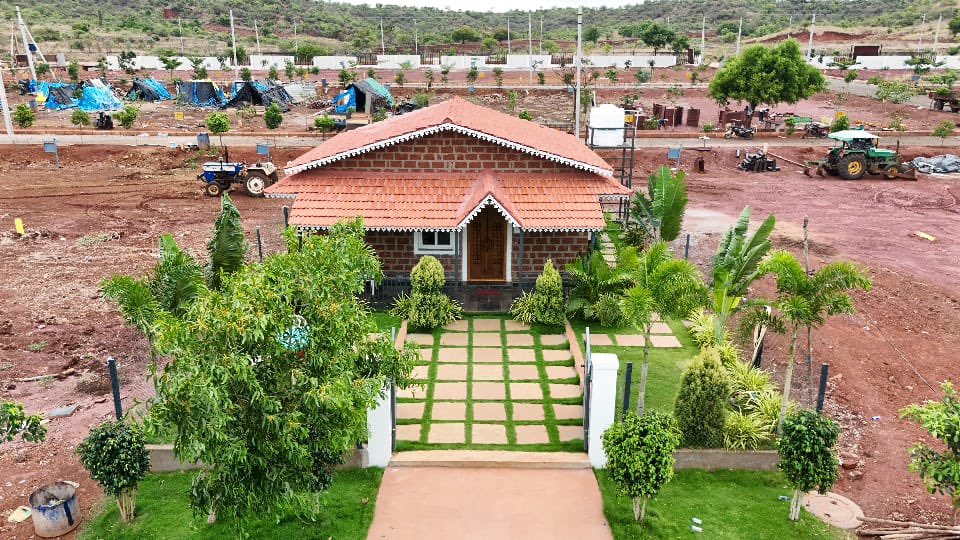 SaiKris74425063's tweet image. 🚨 Only a few plots left in our Woxen Venture!

1 Plot = 3 Benefits 🌟
🏡 Weekend Home Ecosystem
🏭 Located in Zaheerabad NIMZ Growth Corridor
✅ DTCP &amp;amp; RERA Approved

Perfect blend of affordability + future growth + premium living.
#WoxenValley #Zaheerabad #NIMZ #RealEstate…