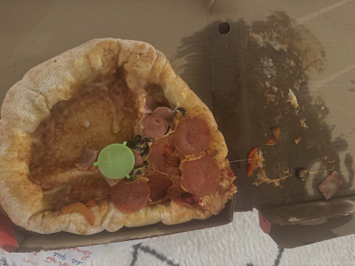 Lolimonada's tweet photo. @telepizza_es 1 hora y 15 después de pedir y nos llega esto. Perfecto! https://t.co/w0nguooiDH