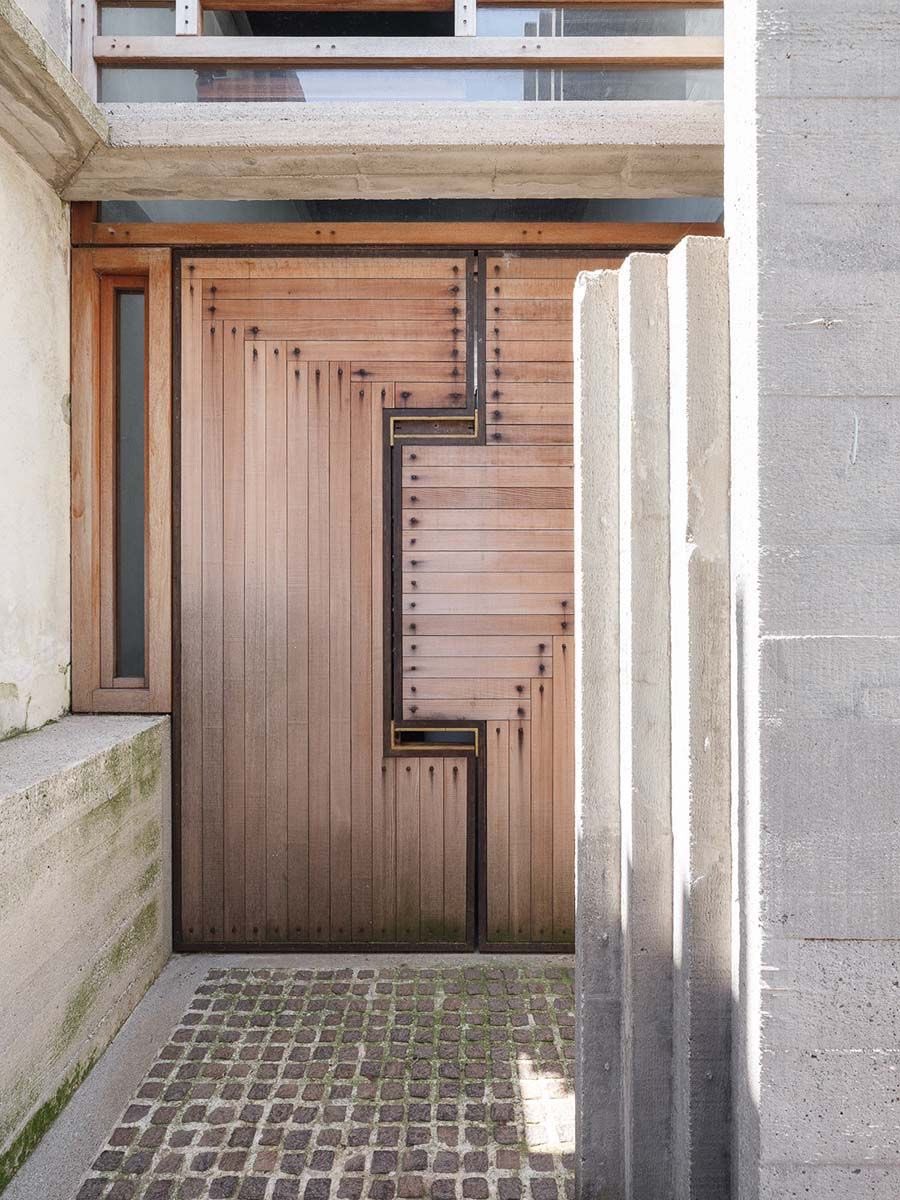 luusssso's tweet photo. Doors by legendary architect Carlo Scarpa https://t.co/d68EdF7UDs