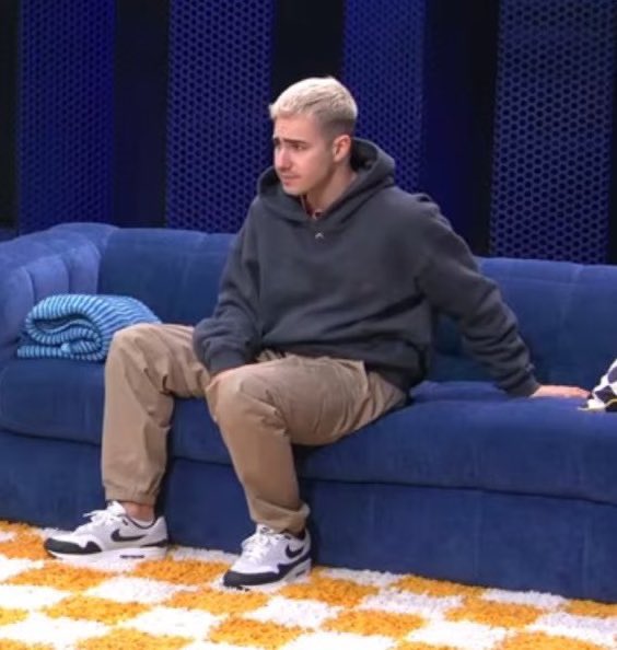 rosescologne's tweet image. estoy meada con la narrativa de que la academia está tal que:
- ‘equipo sandwich’ vs ‘las girls+tinho’
- guerra de favoritos
- lucía y tinho +18
- crespo y olivia +12
- baile vs canto

y Guillermo Toledano mientras tanto tal que así

#otdirecto2n