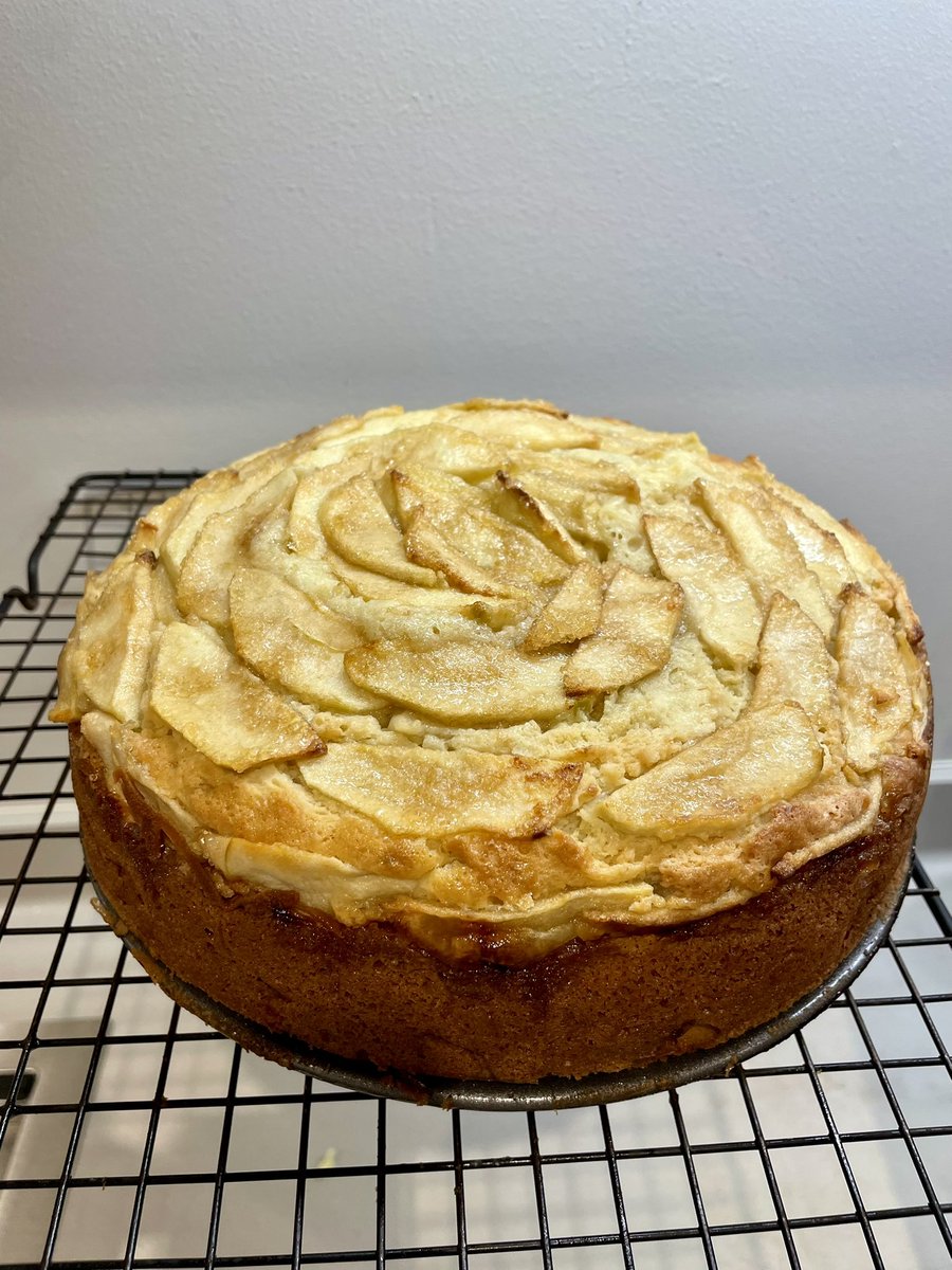 smithreb's tweet photo. Apple &amp; mascarpone cake…. https://t.co/hnOBqD6biB