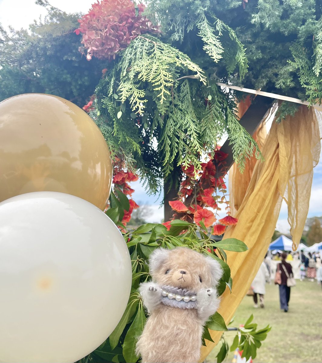 ukkarikensetsu's tweet image. 昨日は #東京蚤の市 にロマーシカと行ってきました♪

立川の昭和記念公園にて今日までの開催です

アンティーク雑貨、小道具、絵本、ドライフラワーなど目移りしました

#tegu_and_chiro #teddybear