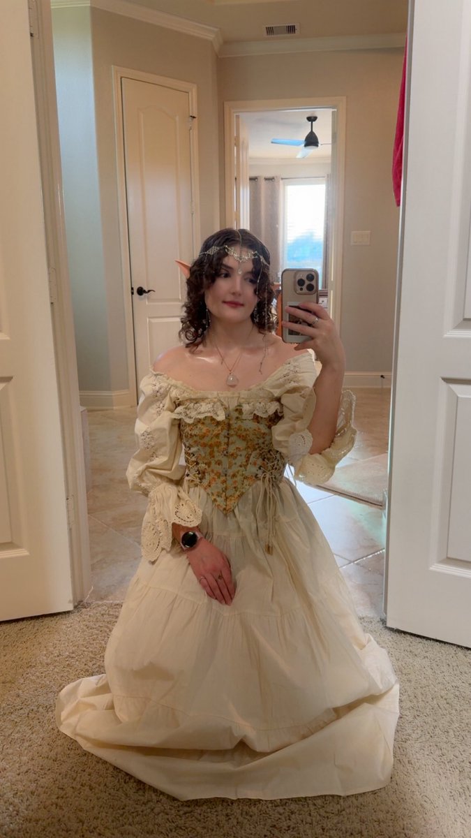 Tachibuns's tweet photo. Elf fit for Ren Fest :) https://t.co/kg82hN9utt