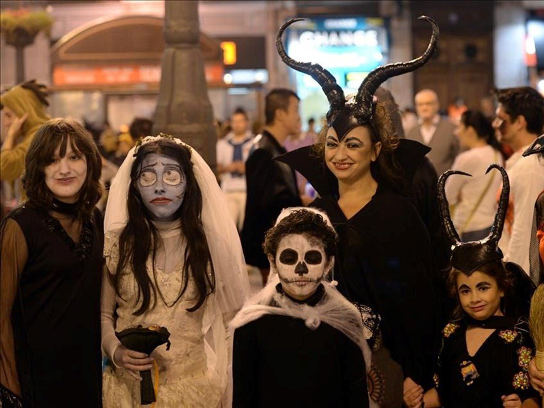 Euzu Billahi Mineşşeytanirracim !

"Araplaşmayacağız" diyerek bu kılığa girdiler !

Bu kılığın tam olarak neresi Türklüğü simgeliyor?