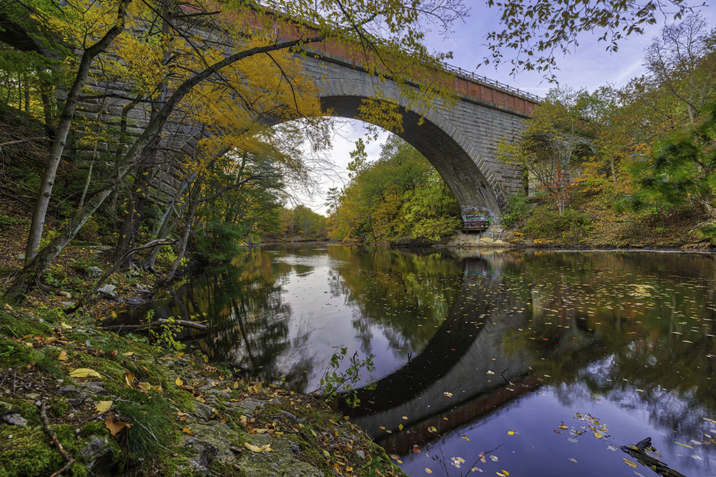 RothGalleries's tweet image. Echo Bridge at Hemlock Gorge Reservation fall reflection in Newton Upper Falls Massachusetts. Good light and happy photo making! ExploringTheLight.com #Massachusetts #fall #autumn #newengland #artwork #photography #fineartphotography #newton #newtonupperfalls