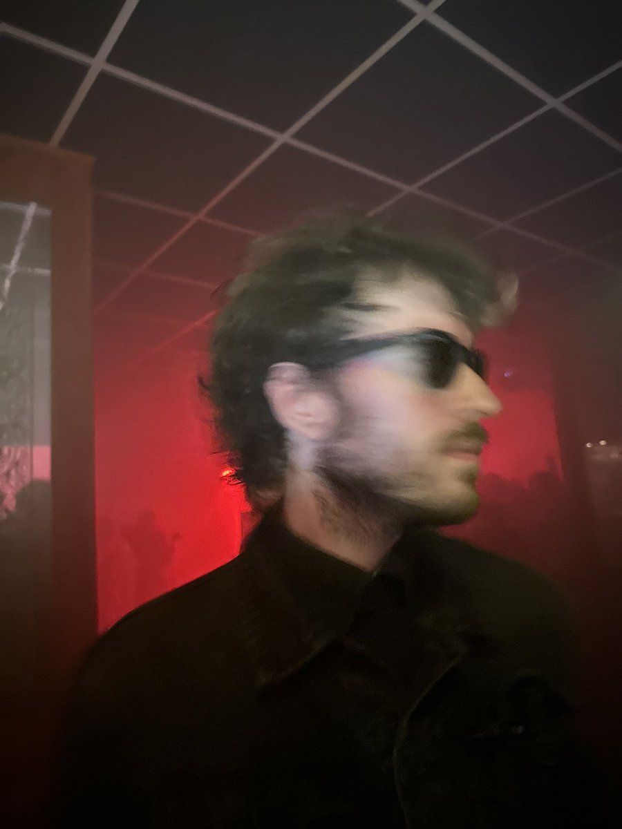 lookunderscore's tweet image. i am bob dylan