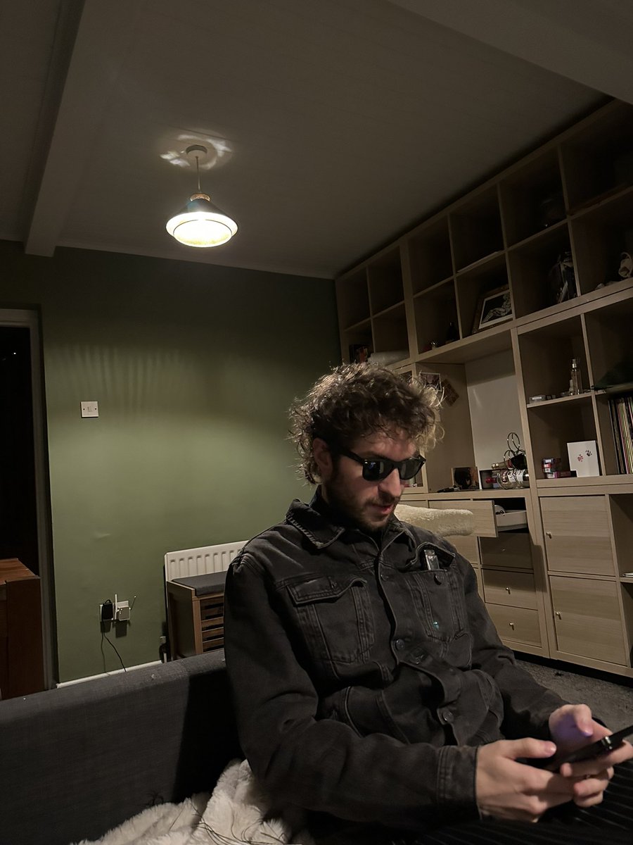 lookunderscore's tweet image. i am bob dylan