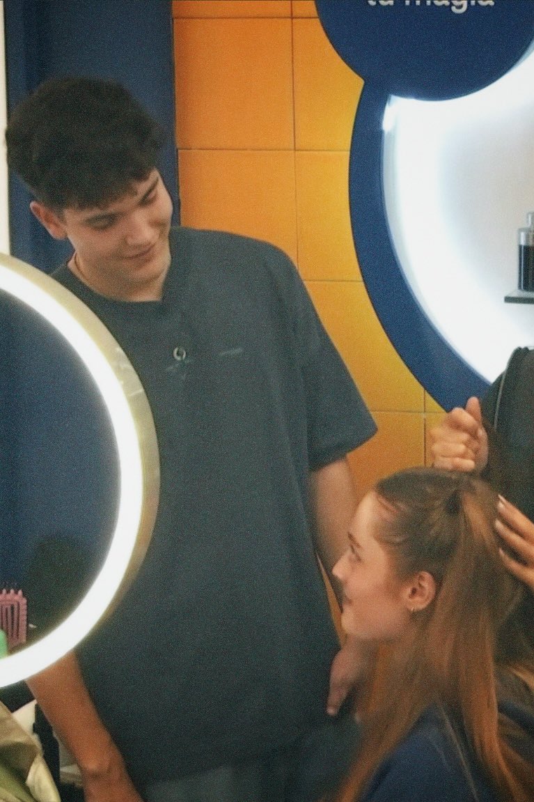 ana621xx's tweet image. miraditas 👀 #OTDirecto2N