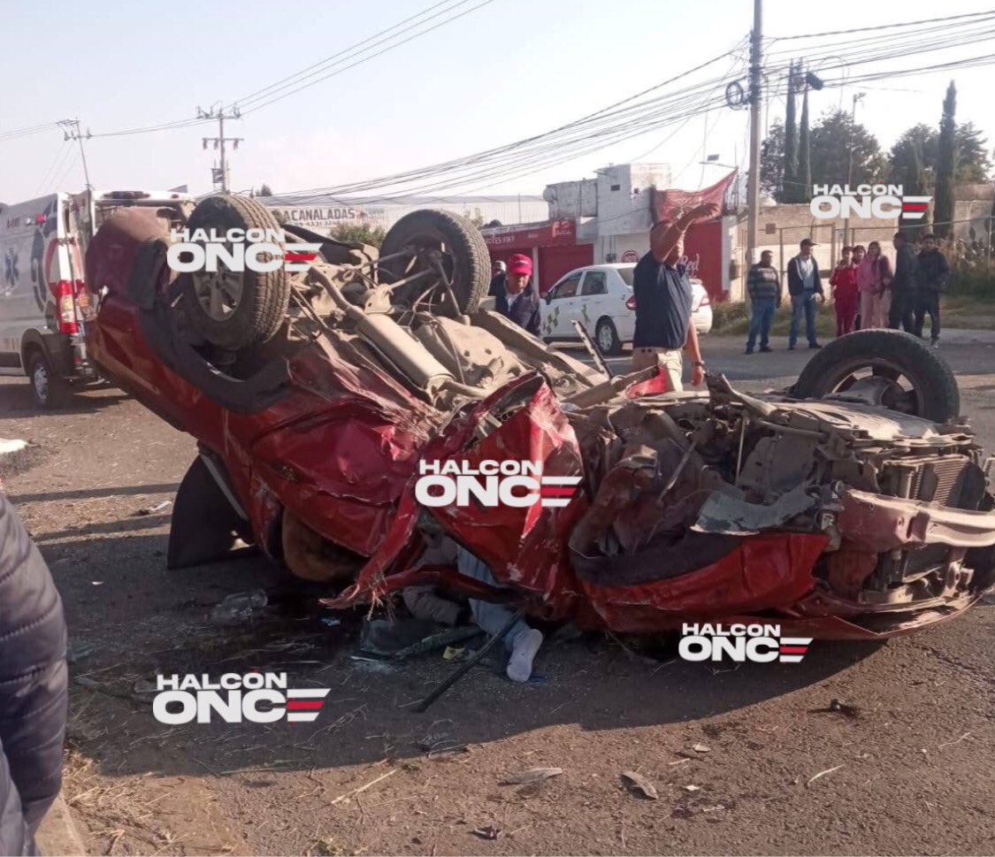 HalconOnce's tweet image. YA NO REGRESARON…. 

Cuatro jóvenes regresaban de una fiesta abordo de una camioneta Renault Oroch, sobre #LecheriaTexcoco procedentes de el municipio de #Texcoco. 

El exceso de velocidad fue frenado por un árbol del camellón central a la altura de #Acuexcomac, #Atenco #Edomex,…