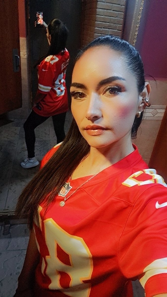 rebehzumba's tweet photo. Kansas City 🏈
#nflentelevisa #NFLEnTelevisa https://t.co/B2Pcn2oNXz