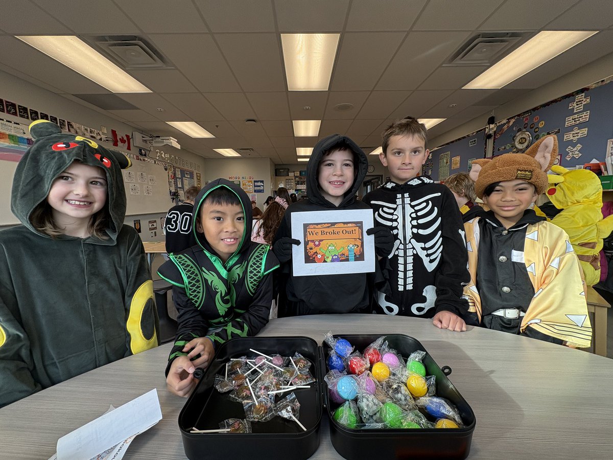 MrRussClass's tweet image. Phew! It was close one but we were able to #BreakOut and escape Igor’s Dance Dungeon. 

🔒 📦 🎃 👻

@breakoutEDU 
#Halloween