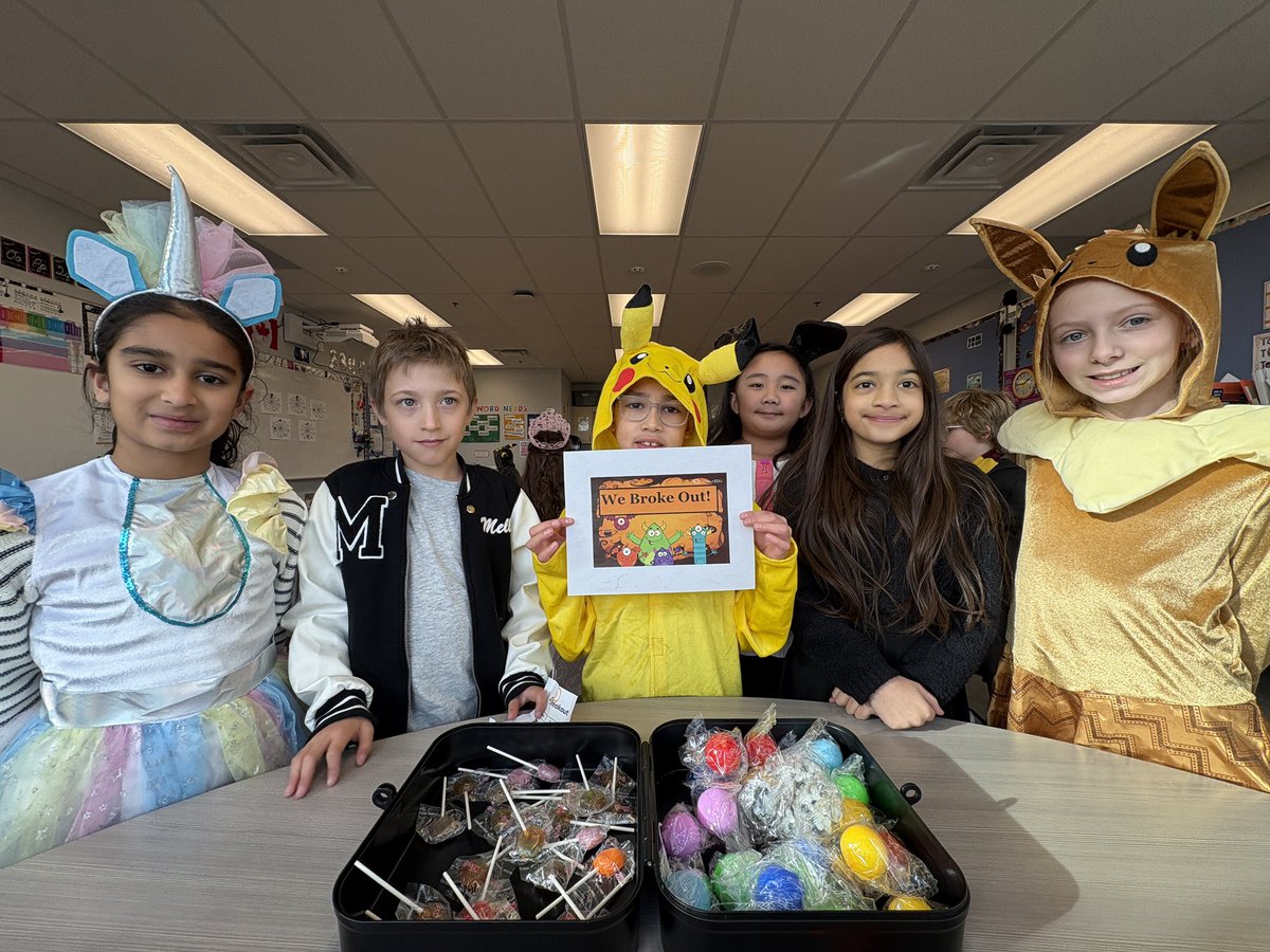 MrRussClass's tweet image. Phew! It was close one but we were able to #BreakOut and escape Igor’s Dance Dungeon. 

🔒 📦 🎃 👻

@breakoutEDU 
#Halloween