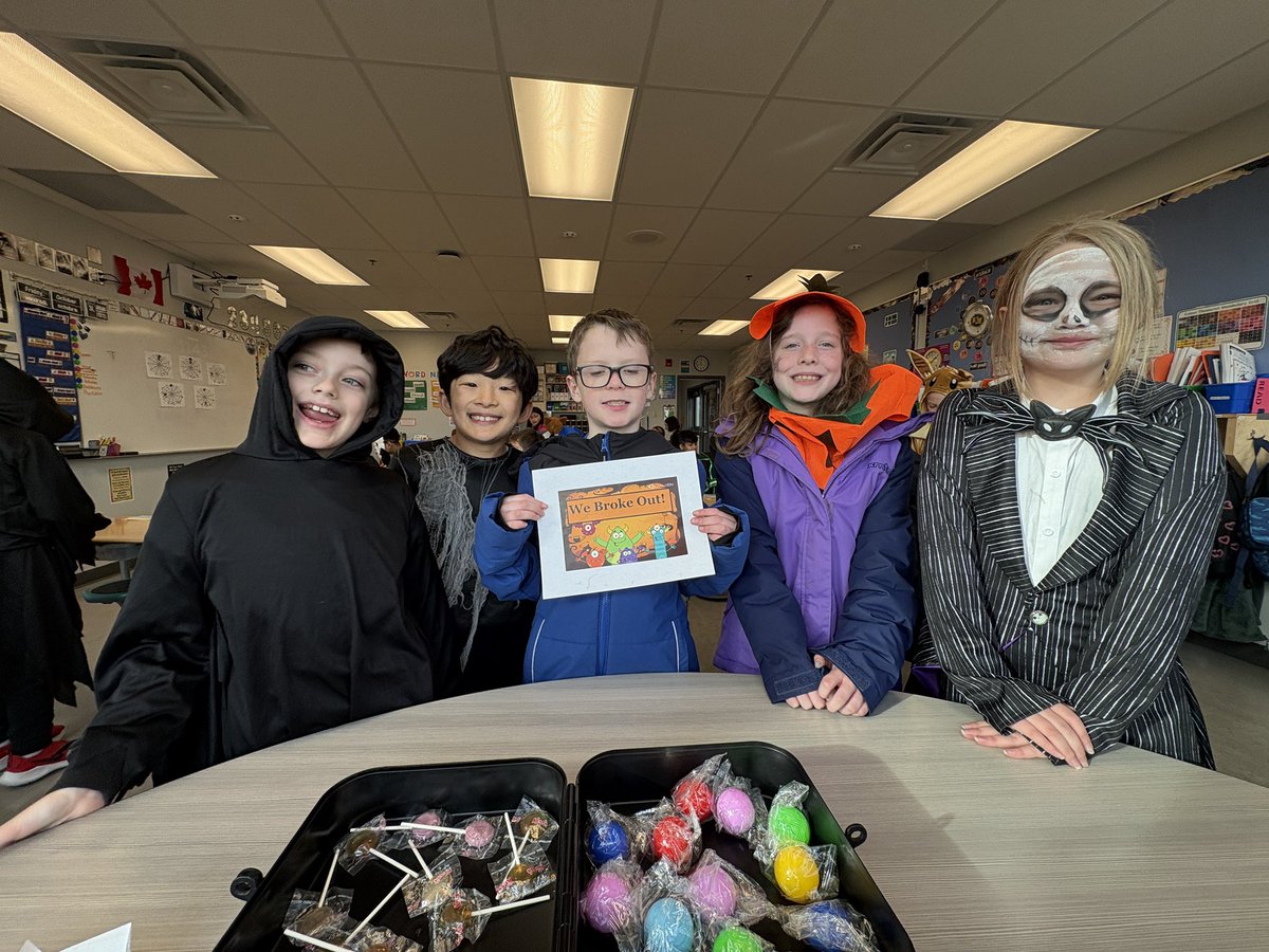 MrRussClass's tweet image. Phew! It was close one but we were able to #BreakOut and escape Igor’s Dance Dungeon. 

🔒 📦 🎃 👻

@breakoutEDU 
#Halloween