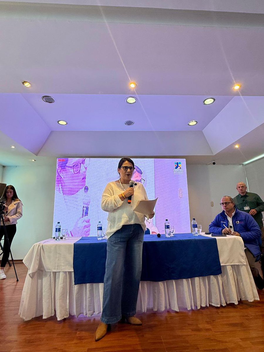 PaolaHolguin's tweet image. Magnífico foro de precandidatos presidenciales del @CeDemocratico sobre Minería en Duitama (Boyacá)