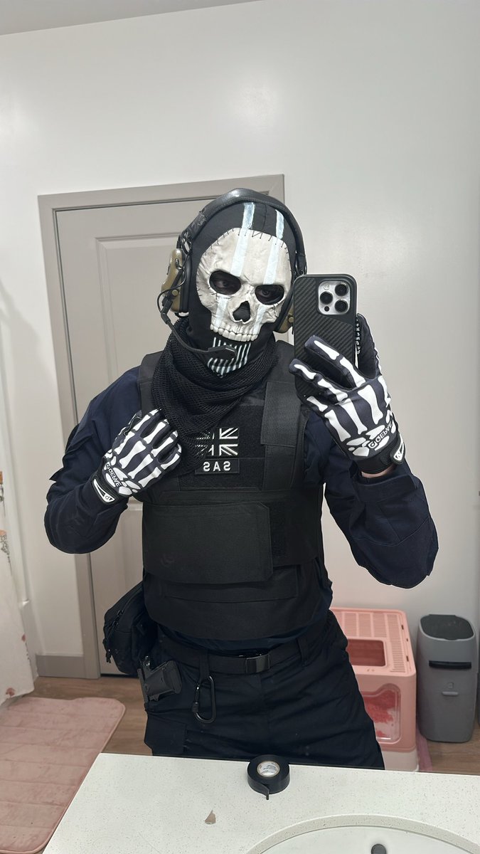 JoshStaats1's tweet photo. @TheGhostOfHope what do you think of my Halloween costume https://t.co/AGvs9IhpjV