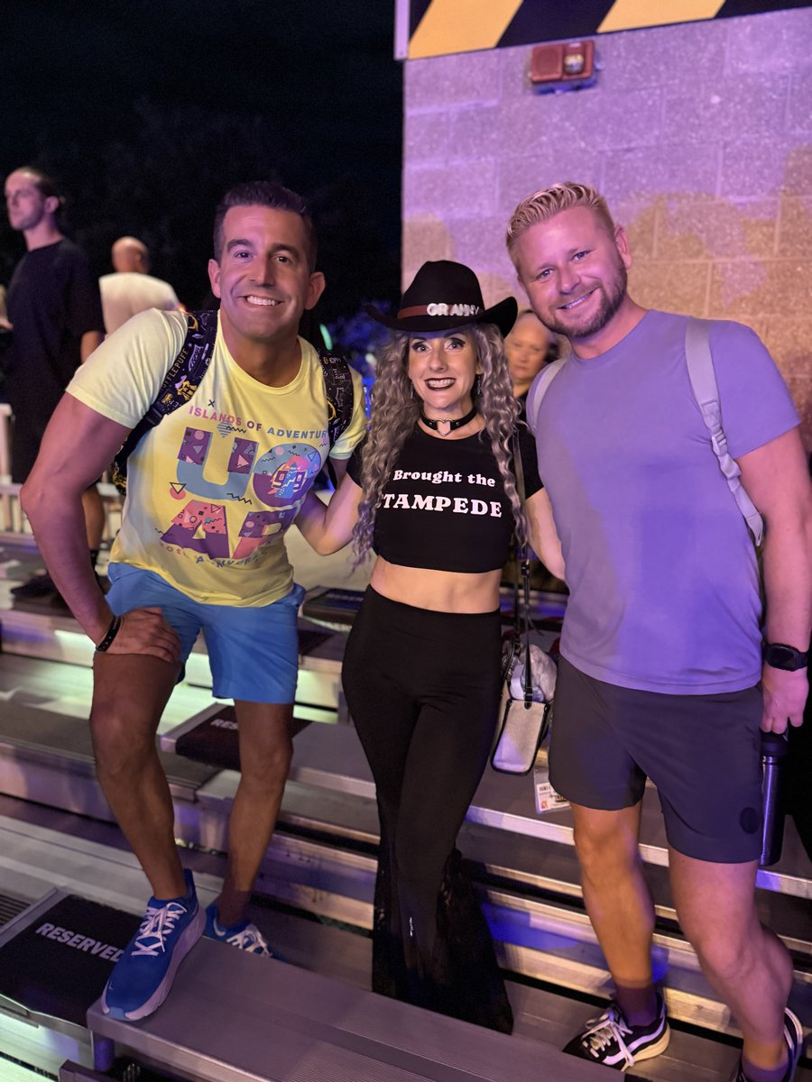 Duder80's tweet photo. @ptm_whitney @UniversalORL @HorrorNightsORL Your little demons already miss their Granny!! 😩😢😭 https://t.co/Bb22zGhRmv