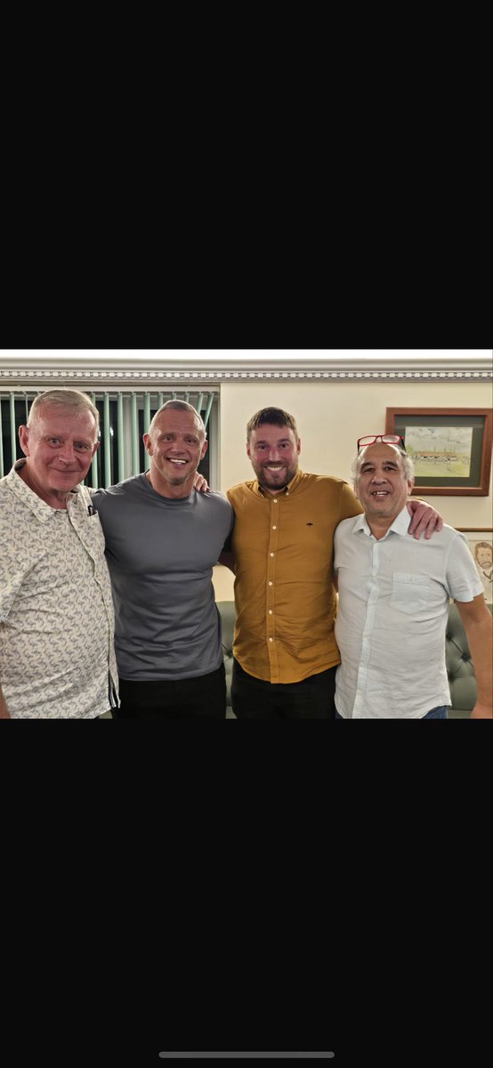 phillca86's tweet photo. Absolute honour to have the chance to interview one of my swans hero’s @LeeTrundle10 yesterday! A fantastic night with non stop laughs and great stories, thank you Lee. https://t.co/YIz54D6pdl