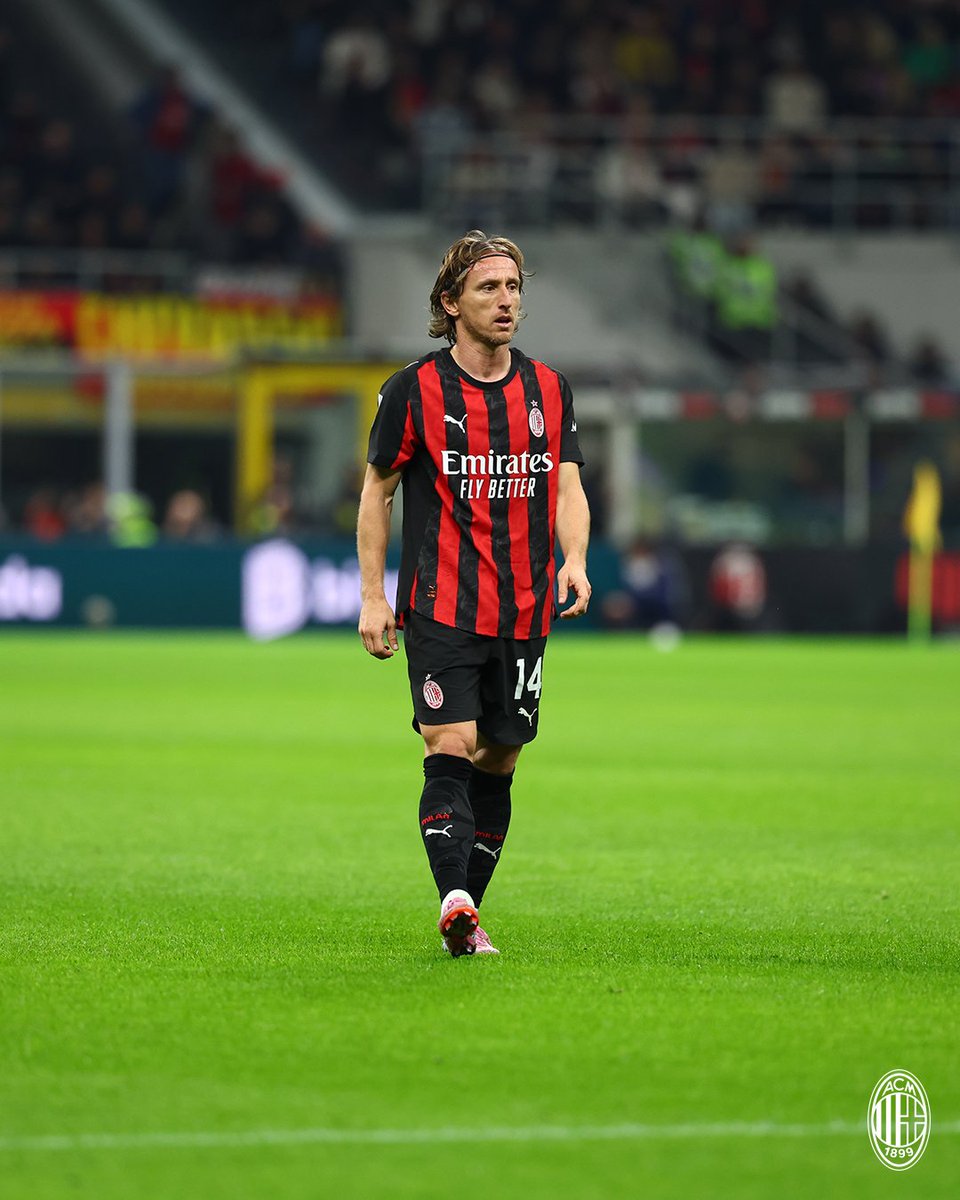 acmilanar's tweet image. الملك مودريتش الأول 👑