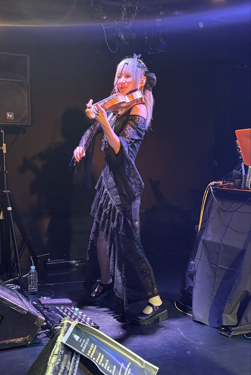 UniJolt's tweet photo. LOILO’s 2nd oneman live at Shibuya Guilty was a truly mesmerizing experience! Please look forward to our upcoming live report 

#LOILO

@LOILO_official @khk_heart @ryosuke_azbass @k_hey0281 @uzuki_choco @Mamoru_dr @rin_vn8 https://t.co/D3ytlVozh4
