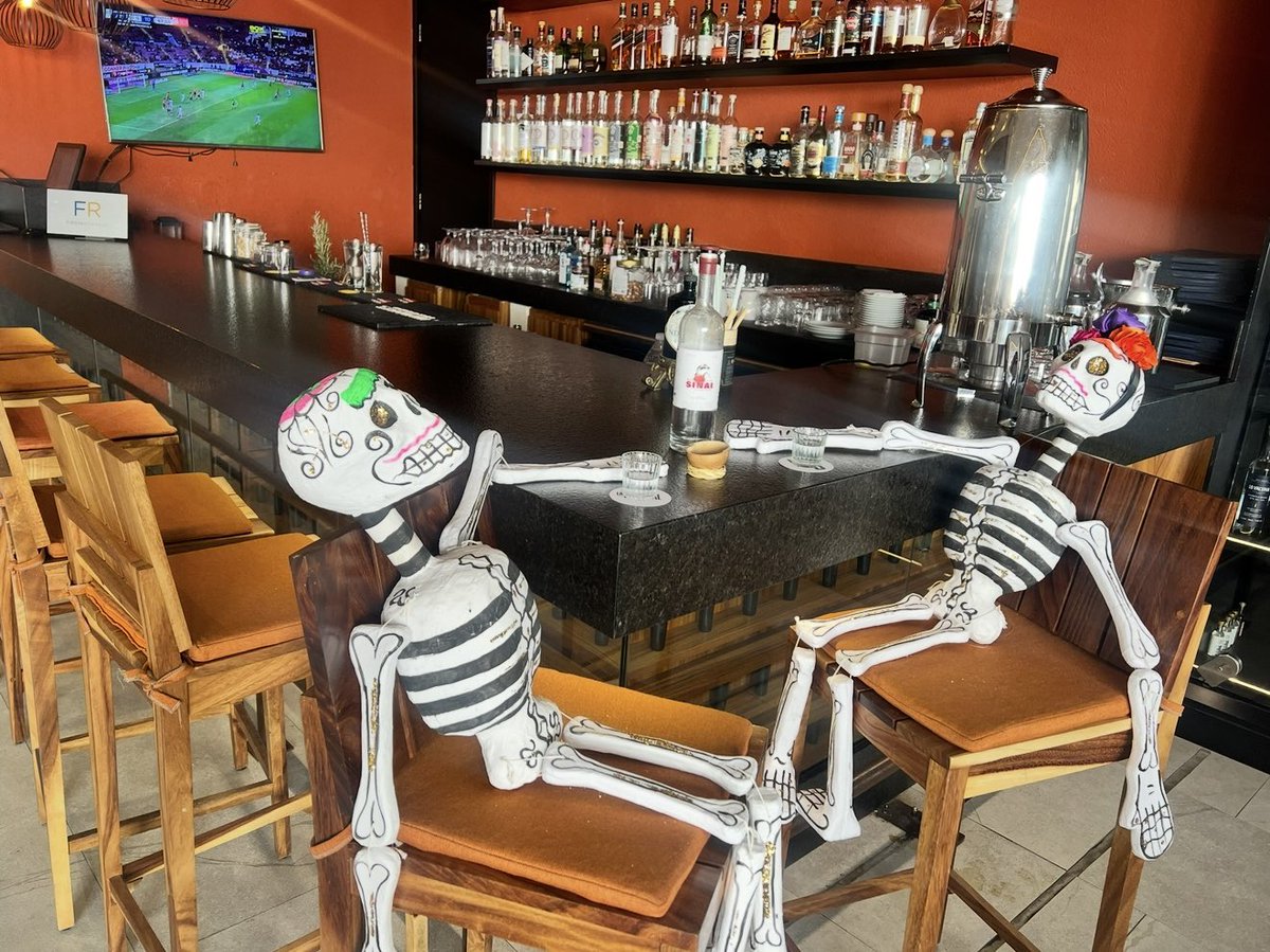 itsBayleyWWE's tweet photo. Feliz Dia de Los Muertos https://t.co/V7aFArmRS1