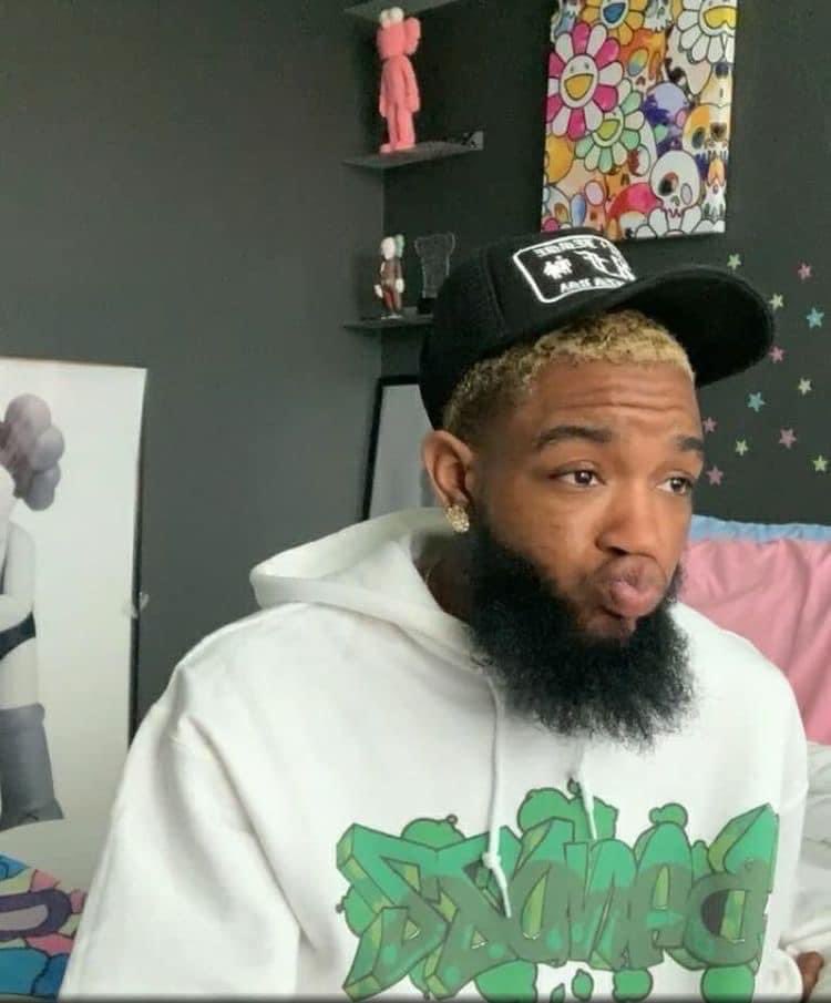 NadieVonTease's tweet photo. Me and Derrick have been on the phone for 1 hour &amp; thirty minutes.. his Gemini ass is about to act like I don’t exist for a month https://t.co/kGrQ3UbZVY