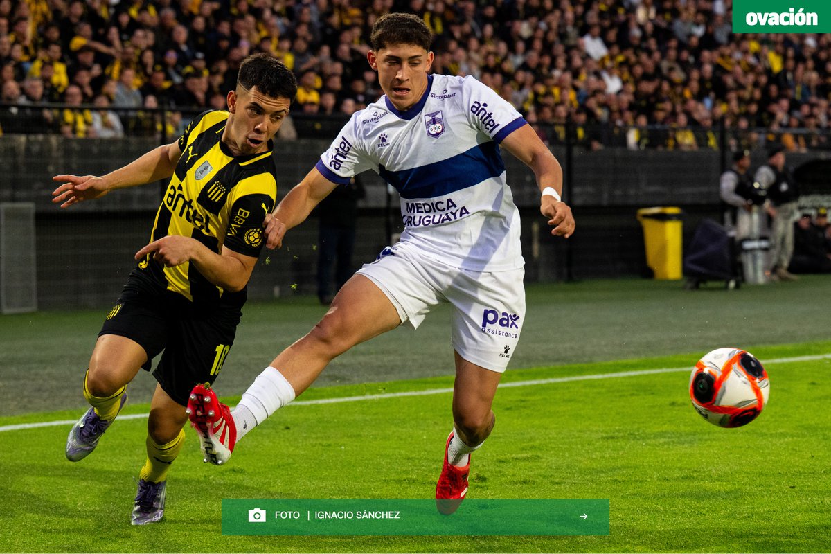ovacionuy's tweet photo. #Clausura2025 | 30' | El Carbonero empuja y busca el empate en el Campeón del Siglo. El Tuerto se replegó rápido y espera su chance de contra para aumentar la ventaja.
#Peñarol 0 - 1 #DefensorSp
Seguí el partido ►https://t.co/C9KfTMO9vY◄ https://t.co/wsONEMDn7O