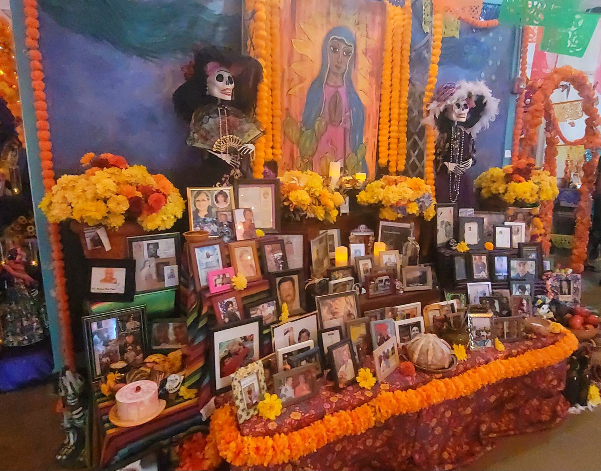 Siempre en nuestro corazón. Felíz Día de Muertos.