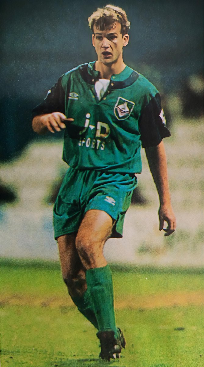 PremiershipYrs's tweet image. I can&apos;t decide whether this Oldham Athletic away kit is lovely or horrific.

What do you think? #OAFC