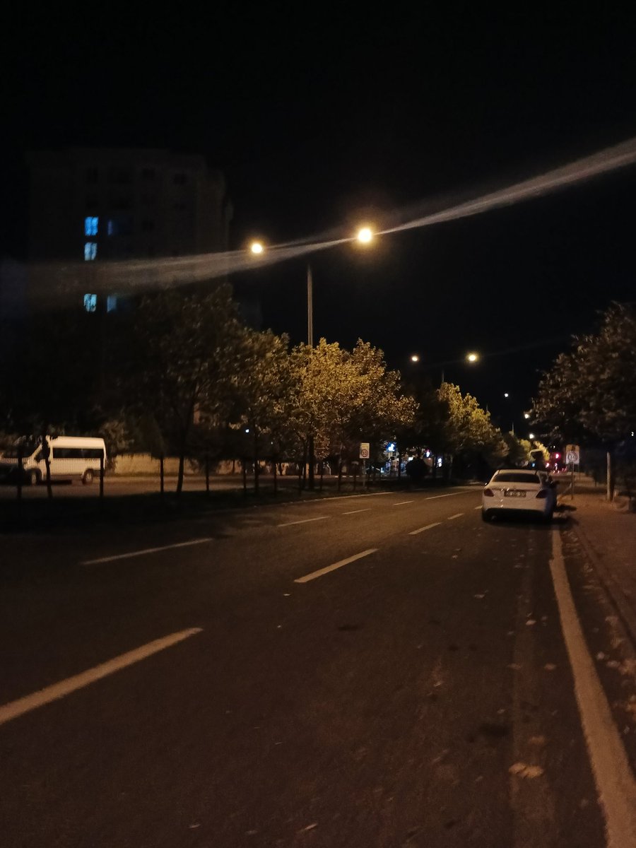 "Sokaklar yine benden başka herkese huzur veriyor.” ✨🌌