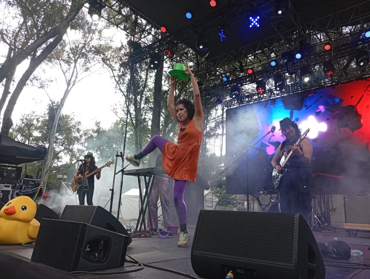 DanzaMostro's tweet photo. Gracias 🙏🏼 a quienes nos acompañaron esta tarde en #LaFeriaDeLasCalacas @AlasyRaices  y a cada persona que hace posible este maravilloso evento! La pasamos increíble! 💜

#musicaparaniñosyniñas #concierto https://t.co/hZ2HXwX7Wk