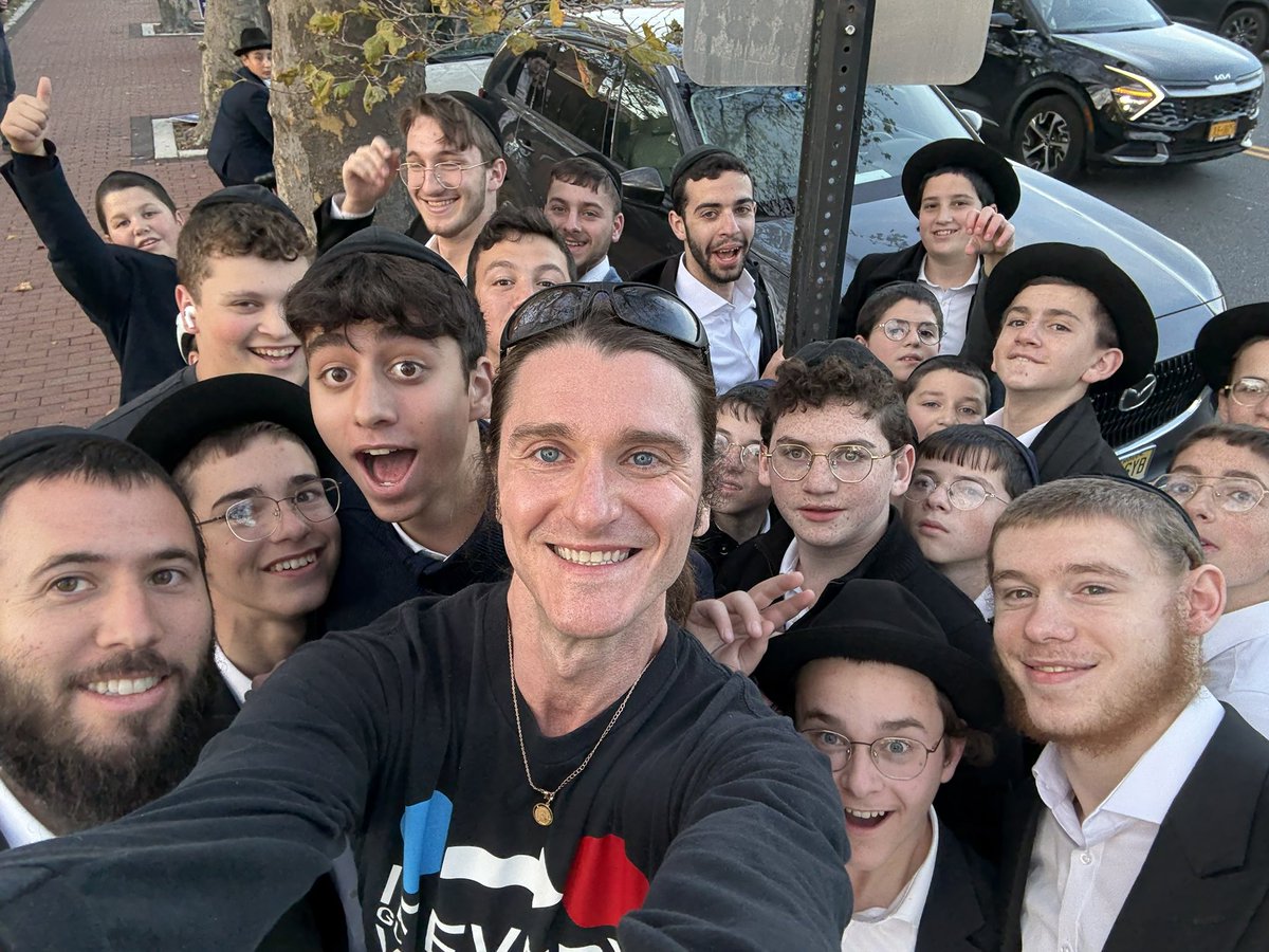 ScottPresler's tweet image. Lakewood is going to come out strong for Jack Ciattarelli for governor. 

Just spent the last hour shaking hands &amp;amp; earning votes. 

📍Lakewood, NJ