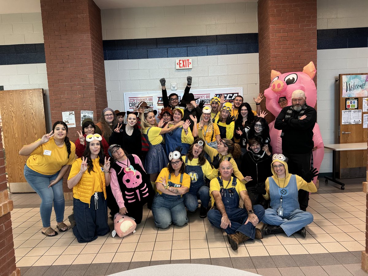 LCCA_HS's tweet image. Ended the #sourcesofstrength spirit week with #fun #Halloween costumes @Hall_Schools THANKS again to our #awesome counselors for organizing 🙌🏻‼️