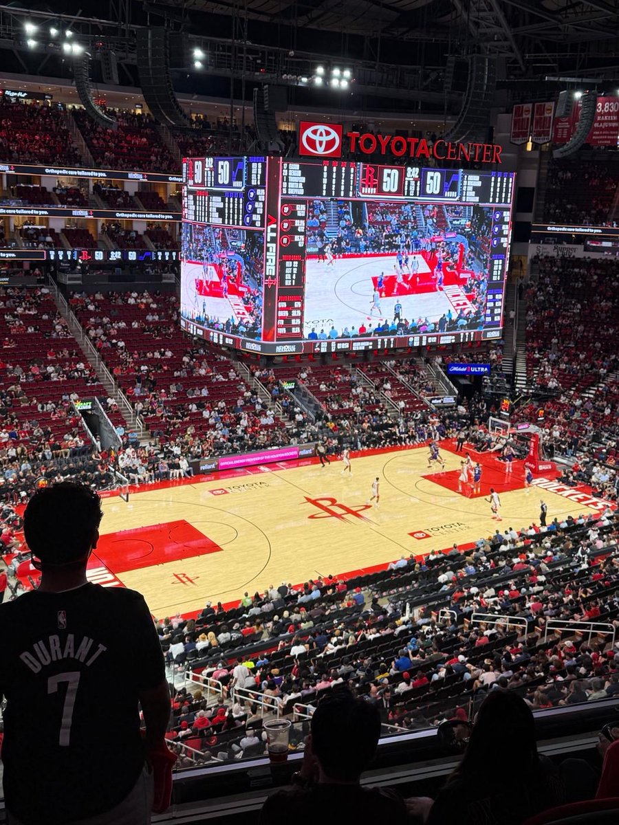 DanahDeveloper's tweet image. ناس تروح تشجع وناس عندها ميدات💔