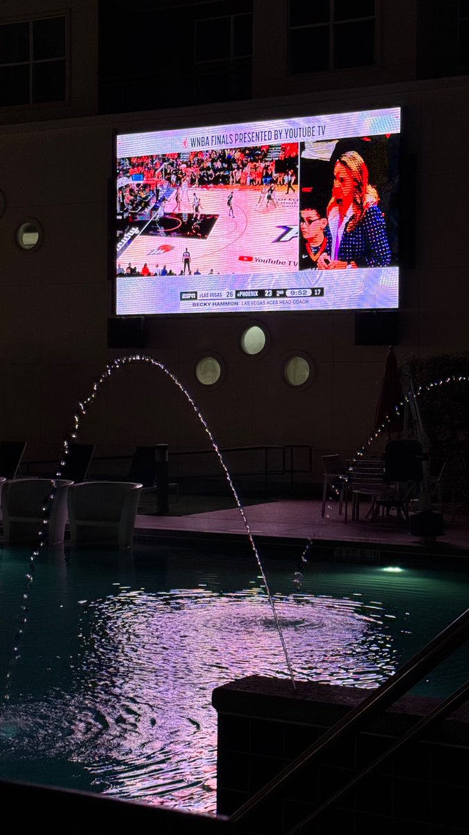 DanahDeveloper's tweet image. ناس تروح تشجع وناس عندها ميدات💔