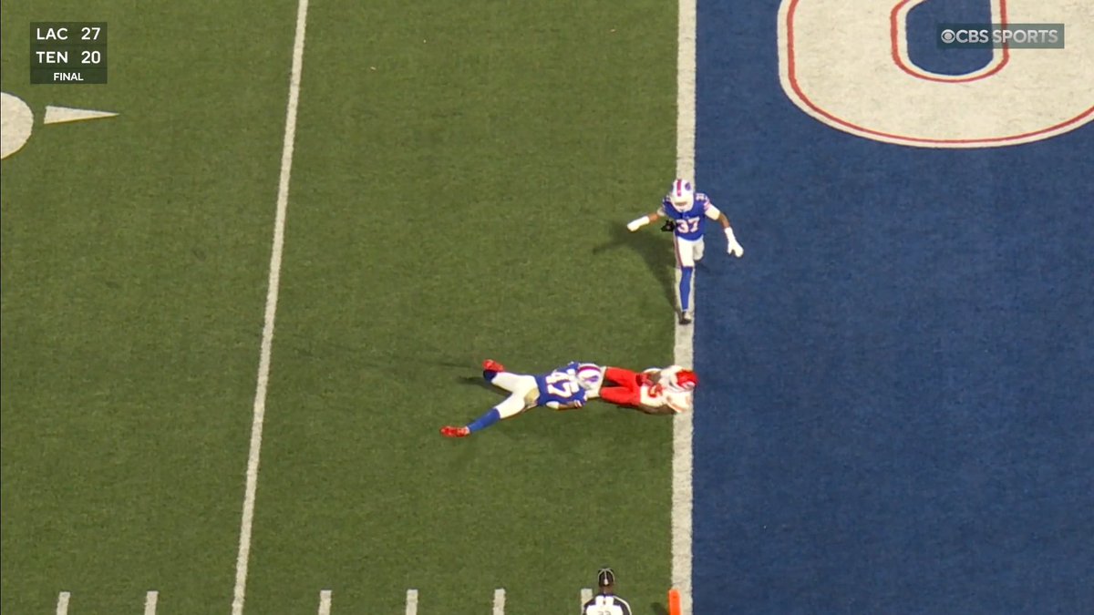 NFL's tweet image. KC ended up settling for a FG before half 👀