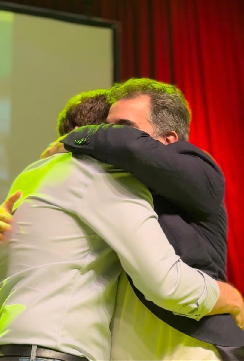 Más de 35 años de amistad y de trabajo compartido.
Orgullo verte asumir este nuevo desafío como Ministro del Interior, Diego.
Sos un gran dirigente del PRO y, sobre todo, una gran persona.
No tengo dudas de que vas a dejar todo de vos para hacer una excelente tarea, como lo