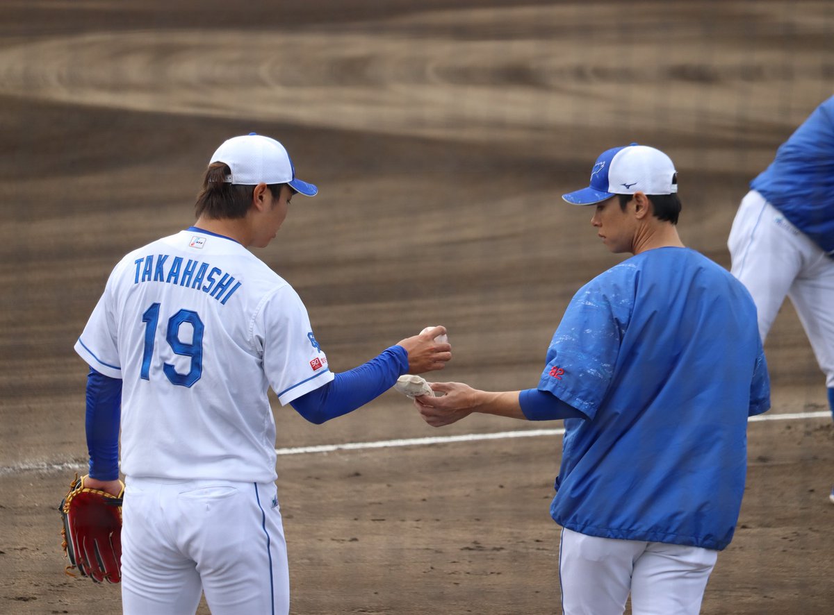 昨日はナゴ球の秋季練習へ⚾
今シーズンからドラファンになったいとこのナゴ球＆練習見学デビュー日🤭
やっぱりファーム球場は近くで見られるのが良い🩵

で、今日は絶賛推し活中の母親を連れてまたナゴヤ球場へ🤣
風速7メートル予想。寒そうだし、練習あるのかなー💦