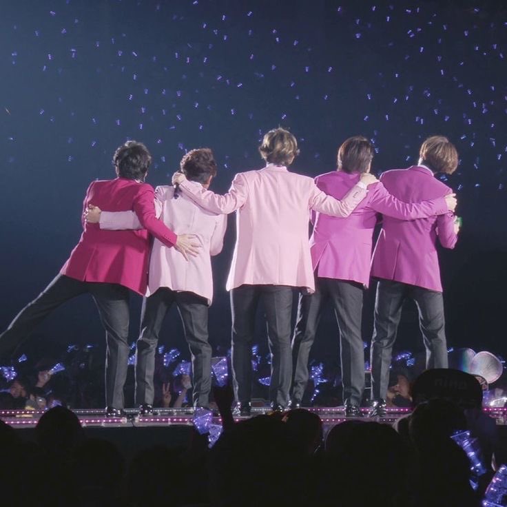 chiy_____617's tweet photo. 今日は｢文化の日｣ではなく、｢嵐デビュー日｣という国民の祝日です

ずっと５人でいてくれてありがとう
２６周年おめでとう

#嵐結成26周年 https://t.co/uDgOgco9ZS