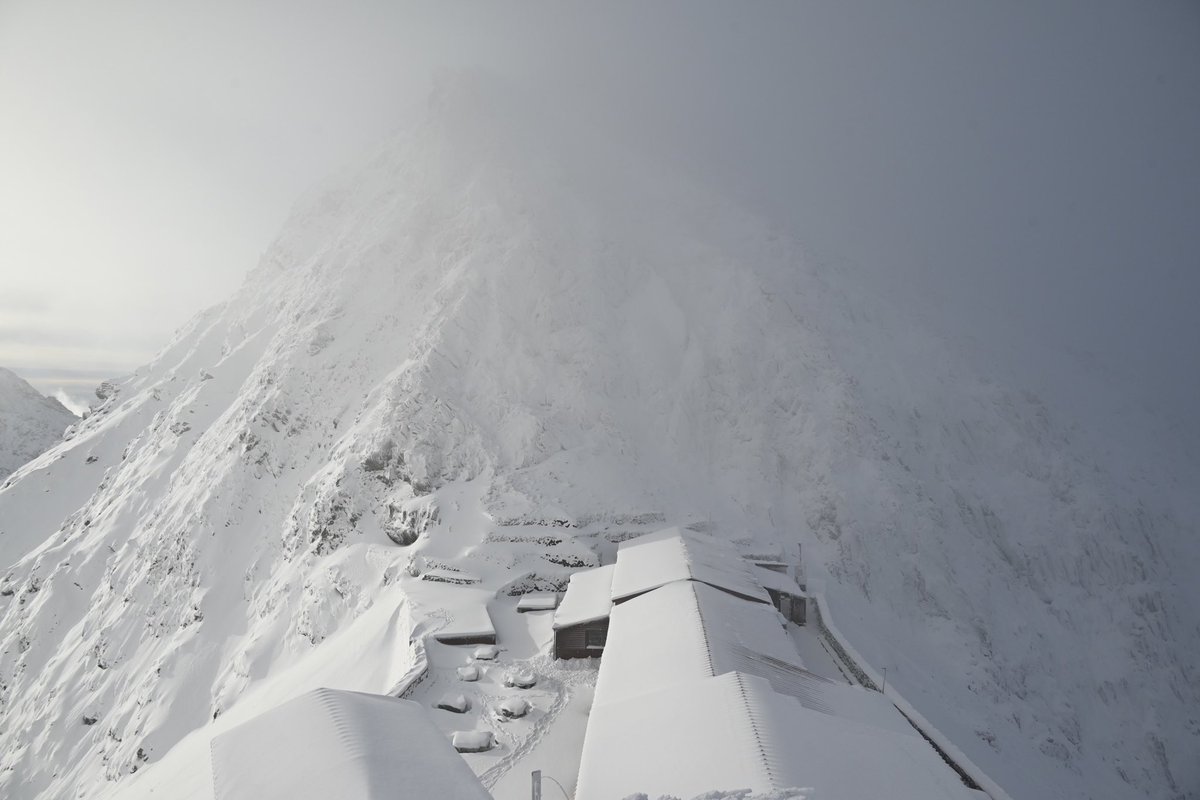 穂高岳山荘 tweet media