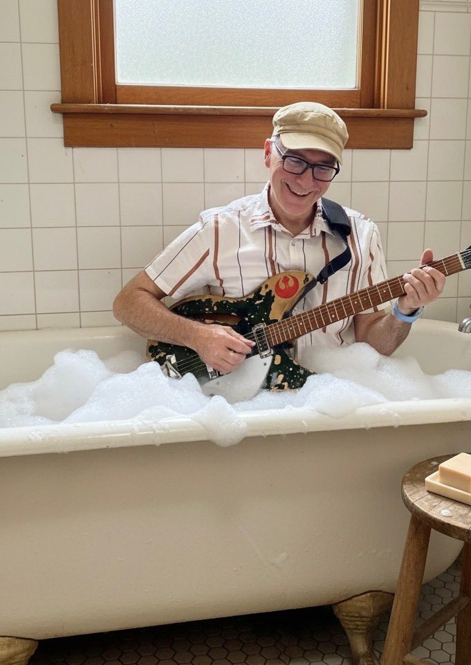 SIRSY's tweet photo. Happy Sunday. Rich says he’s ready for his sponge bath. Who’s coming over? 😂

Sending this giggle out to friend JoJo Mustaro for 75 miles &amp; at least as many smiles ❤️ https://t.co/9SCxGPUcls

#sirsy #sirsyband #sirsysponsor #spongebath #hellno #jojo https://t.co/AAkID4zq7c