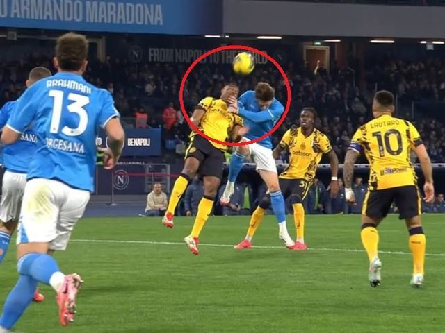 dell_inter's tweet photo. @D10sAndrea assurdo infatti, nemmeno fallo o giallo... come in questi casi https://t.co/ehRTk7s8Ly