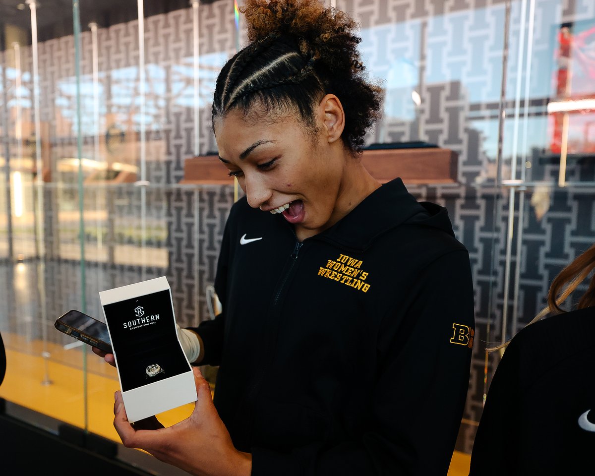 IowaW_Wrestling's tweet image. Ring ‘em 💍

We got our 2025 National Championship rings today! 😍