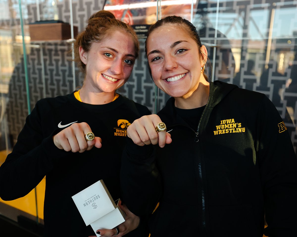 IowaW_Wrestling's tweet image. Ring ‘em 💍

We got our 2025 National Championship rings today! 😍