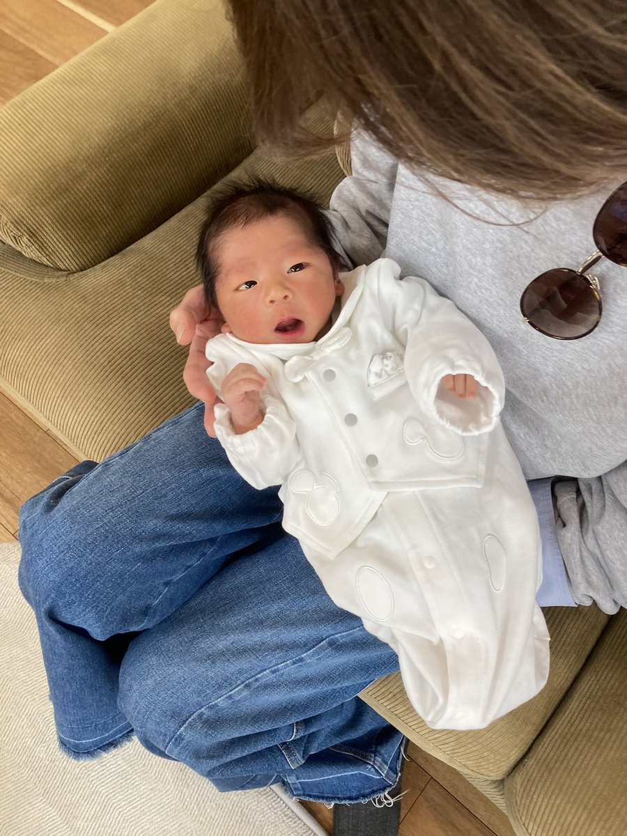 hagpy's tweet photo. 長男に子どもが産まれたので
昨日、嫁さんと見に行ってきた。
赤ちゃんかわいいな〜🤣
これからの成長が楽しみじゃ。
息子はおしめ換えの見習い中、
イクメンしっかり頑張りや〜😄 https://t.co/DjLf3opEt2