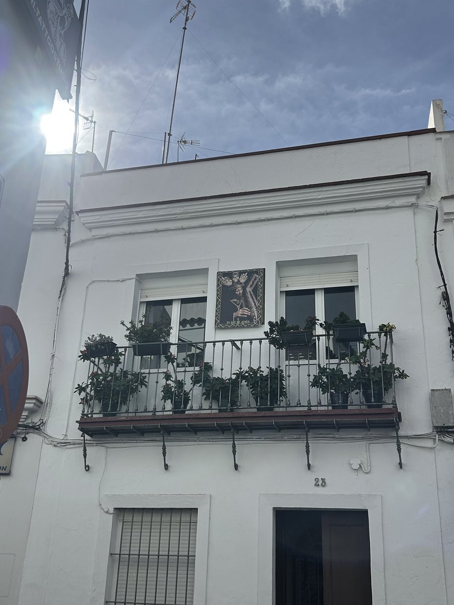 victxrcast's tweet photo. EFEMÉRIDE | 2.11.25

Redentor de Arcos visitando el cementerio de San Miguel en honor a los Santos difuntos.

pt. 1 https://t.co/xhVUEj5C3t