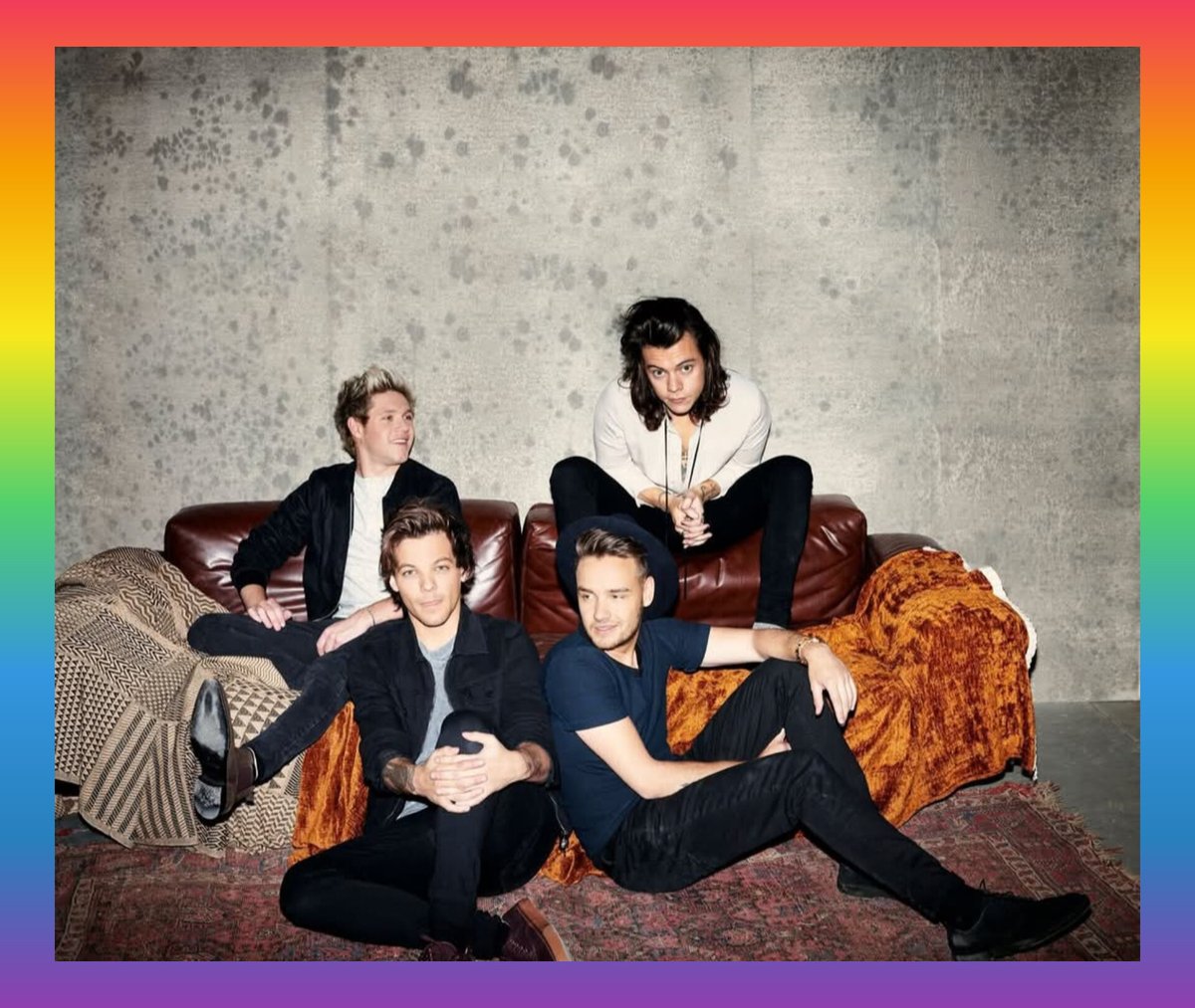 KStomska's tweet image. 10 yrs ago today One Direction posted this photo on FB reminding us that there will be loads happening for release of MITAM
#OneDirection #MITAM #Throwback #Memories