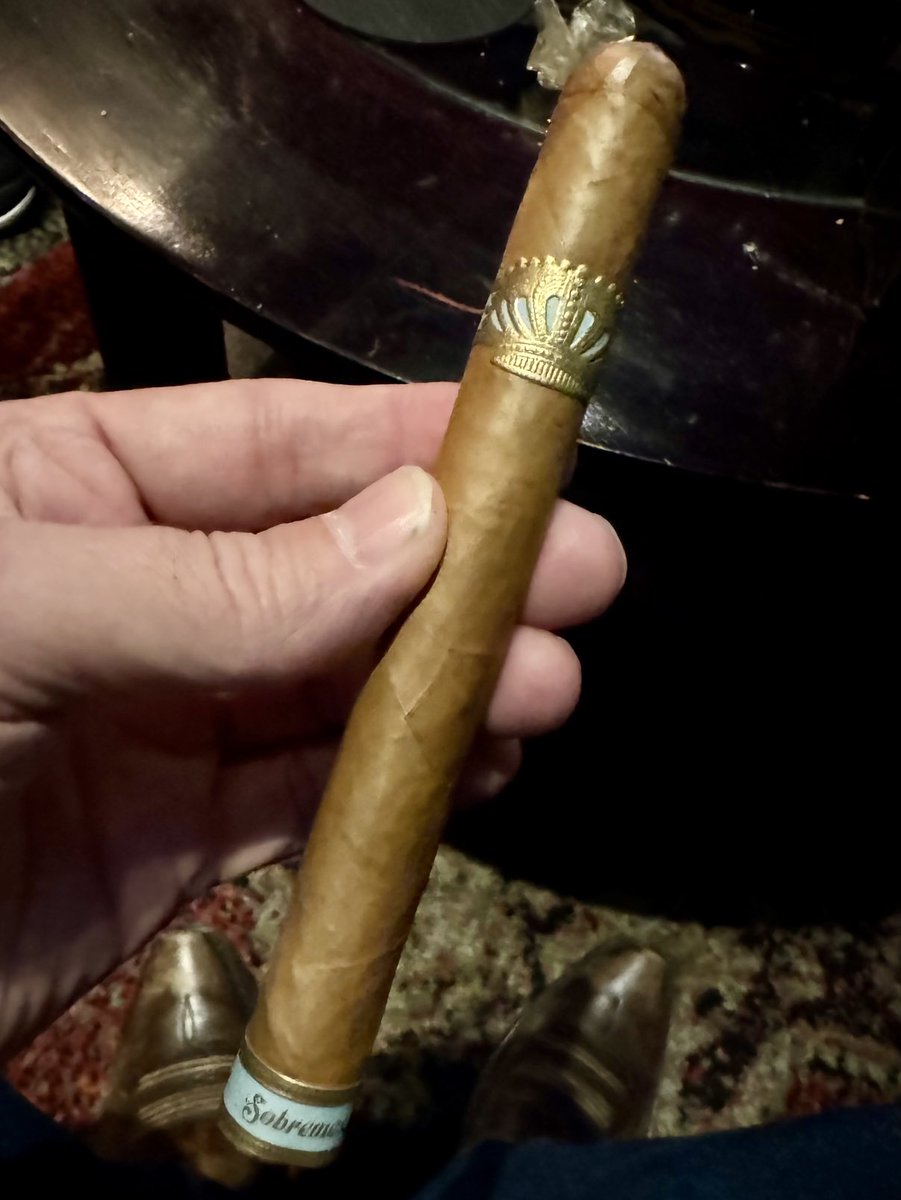 Where’s my Fn cigar?  Just heard that in the lounge 🤣.  Someone needs more drinks 🤣 Let’s go Sobremesa Brulee Blue cigar.